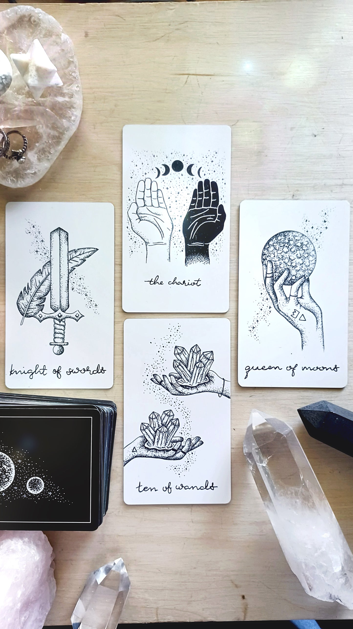 tarot cards deck: aesthetic beginner decks for learning tarot reading & spreads | white & black tarot with holographic edges, minimalist card art with tarot guide booklet