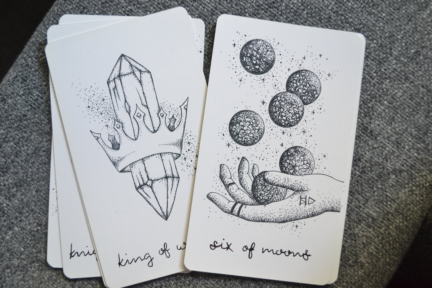 tarot cards: aesthetic tarot deck with guidebook | tarot reading & spreads | holographic & minimalist tarot card art