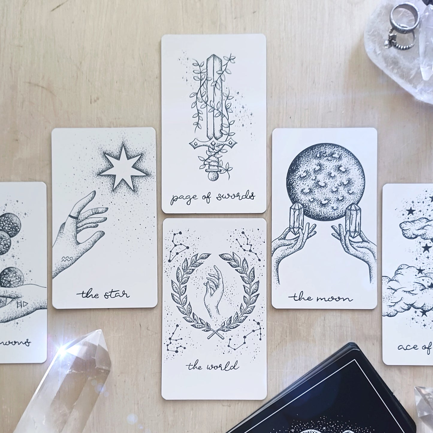 tarot cards: aesthetic tarot deck with guidebook | tarot reading & spreads | holographic & minimalist tarot card art
