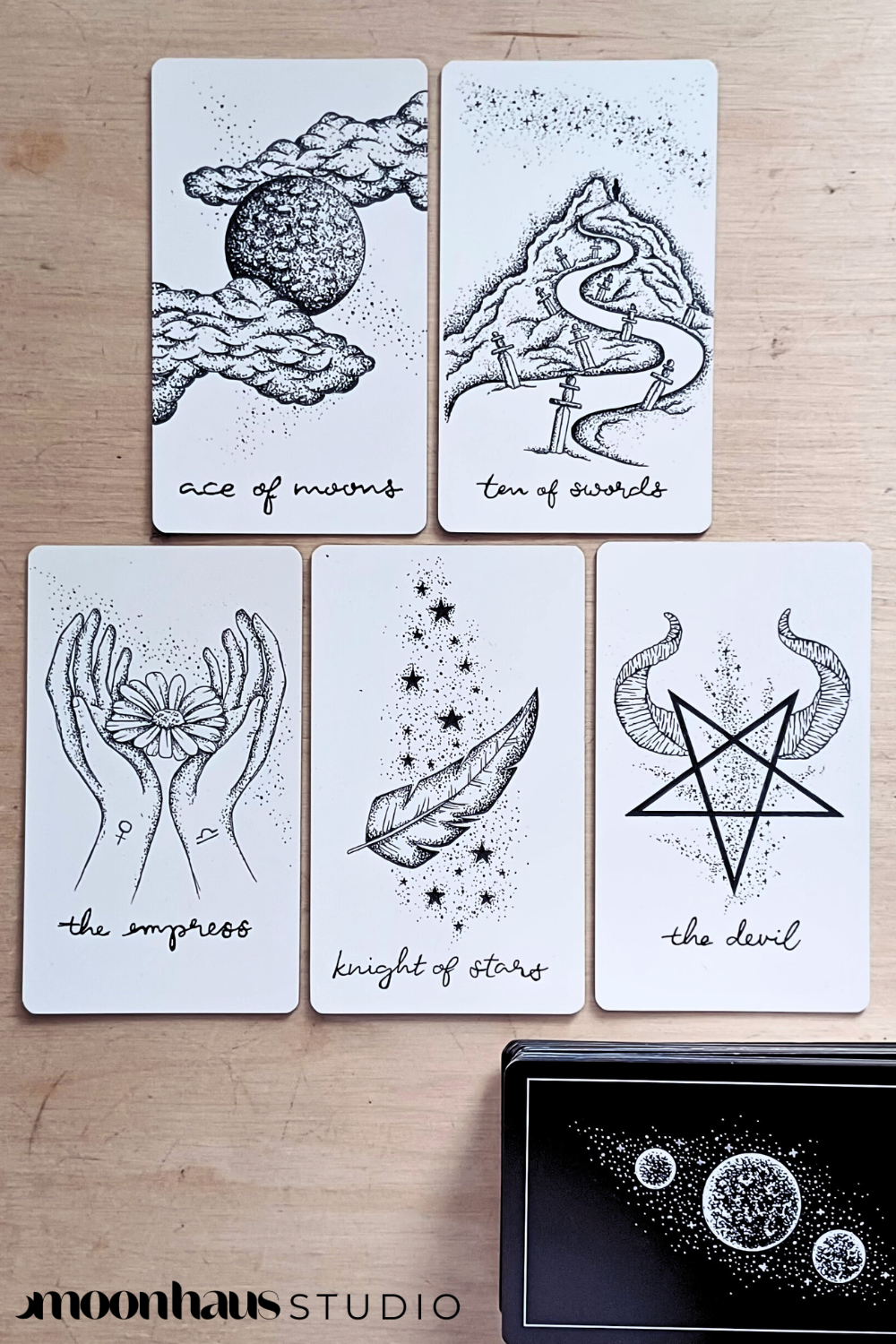 tarot cards: aesthetic tarot deck with guidebook | tarot reading & spreads | holographic & minimalist tarot card art